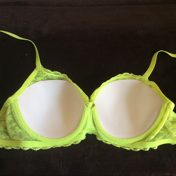 NWOT Victoria's Secret lined Lace Bra - Picture 3 of 11